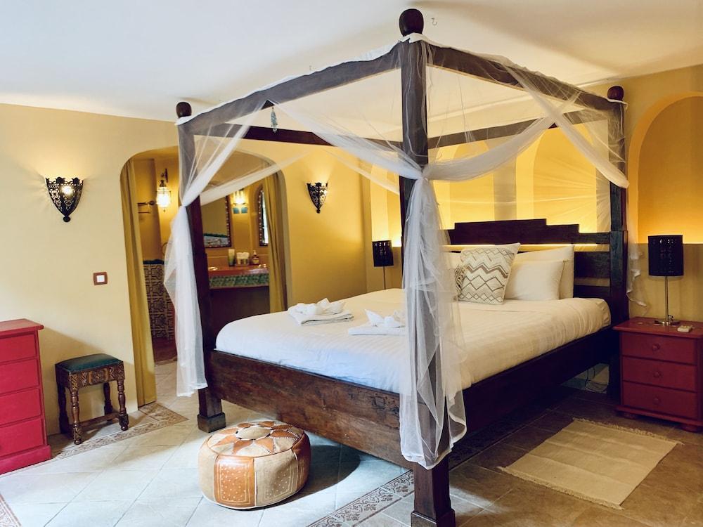 Jardines De La Reina Boutique Bed & Breakfast Marbella Exteriör bild