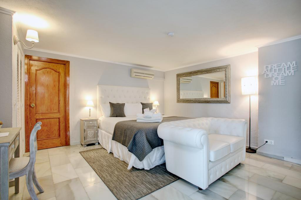 Jardines De La Reina Boutique Bed & Breakfast Marbella Exteriör bild
